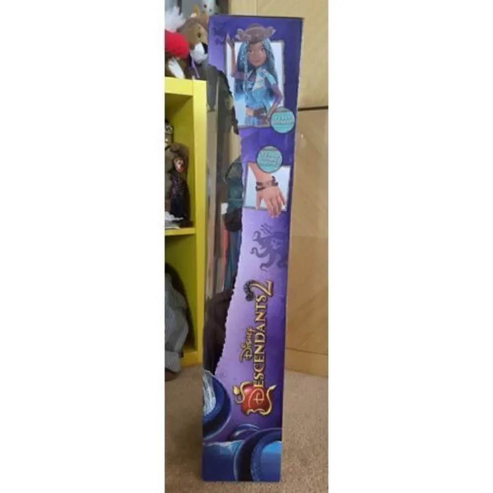 Disney 2017 Descendants 2 Uma Isle  My Size 28